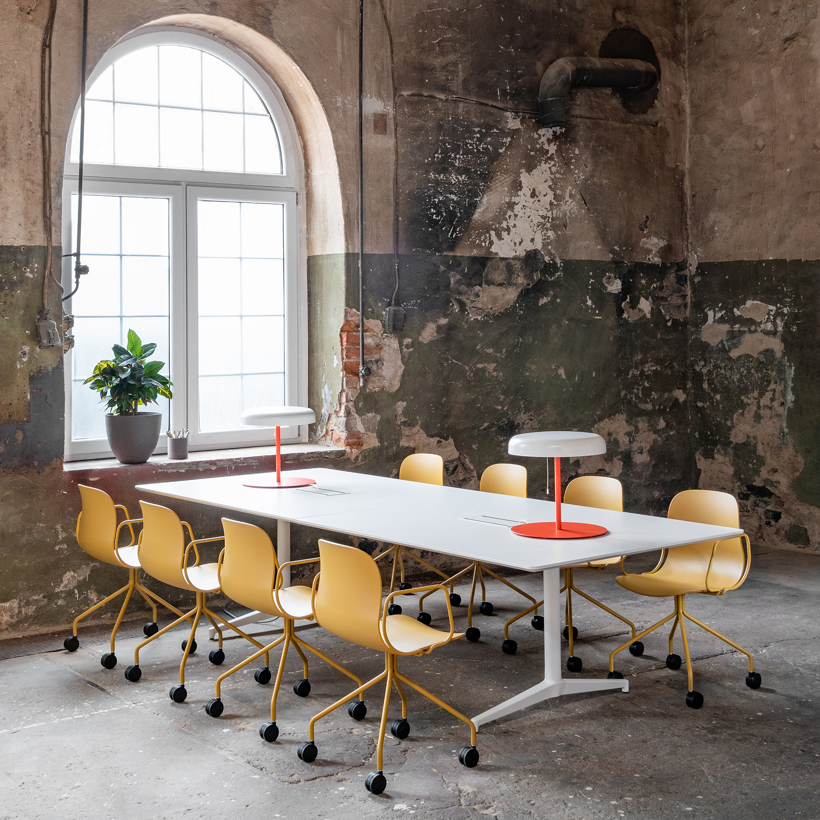 MATERIA_Uni Large 3000x1200_Neo Lite chair IG.jpg